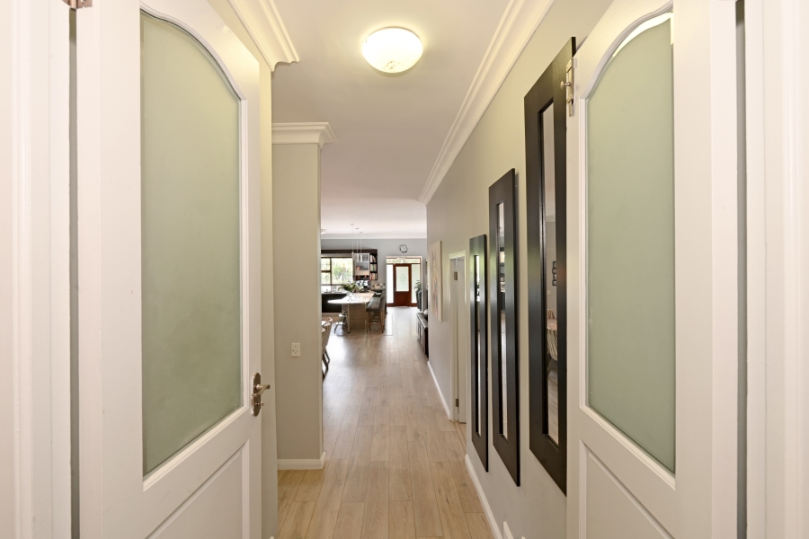 To Let 4 Bedroom Property for Rent in Constantia Western Cape